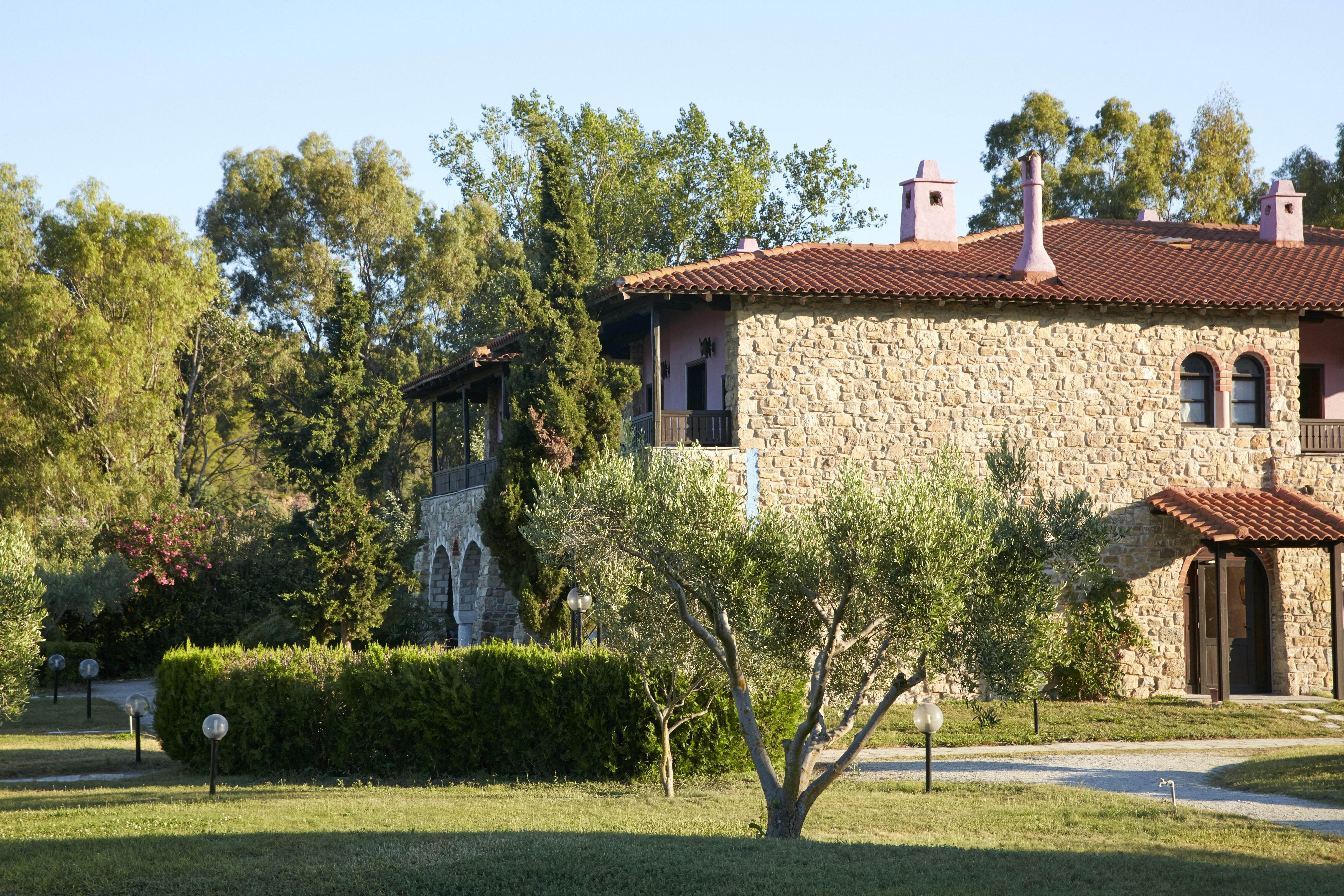 Simantro Resort Sani  Eksteriør billede The house of the late King Constantine II of Greece in exile in the Peloponnese