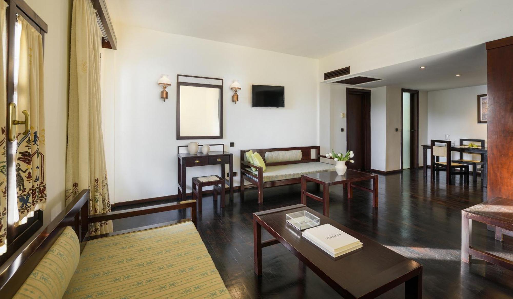 Simantro Resort Sani  Værelse billede A suite at the Taj Bengal
