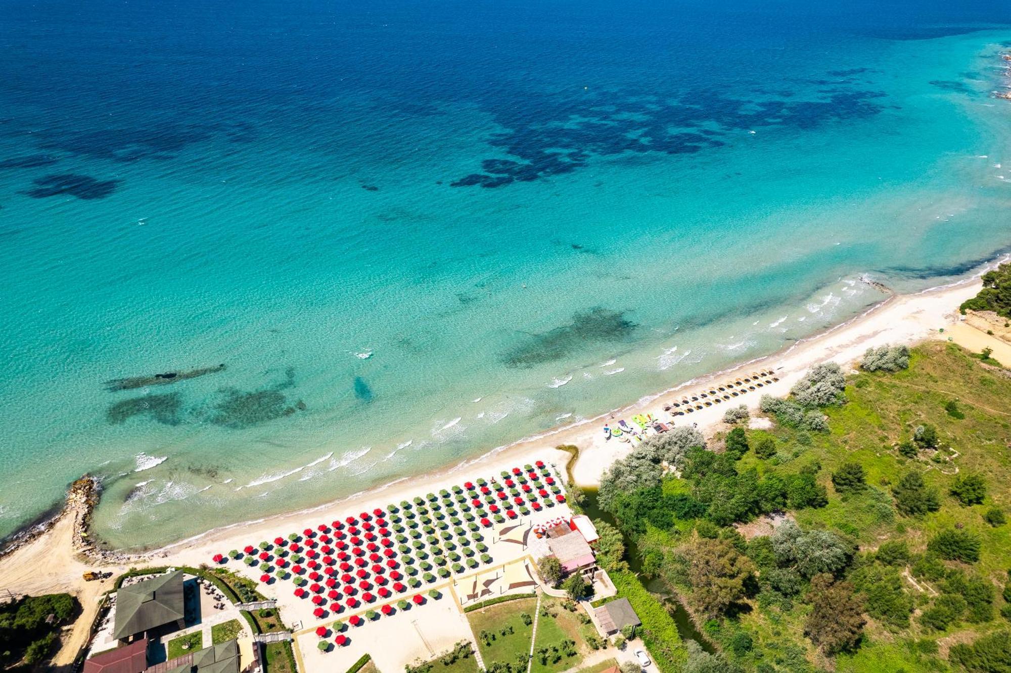Simantro Resort Sani  Eksteriør billede Aerial view of the beach