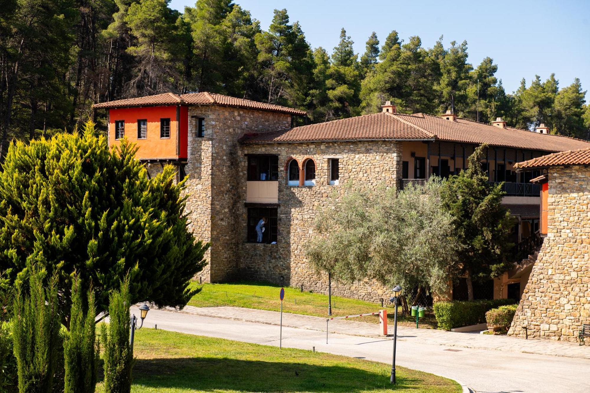 Simantro Resort Sani  Eksteriør billede The University of Patras