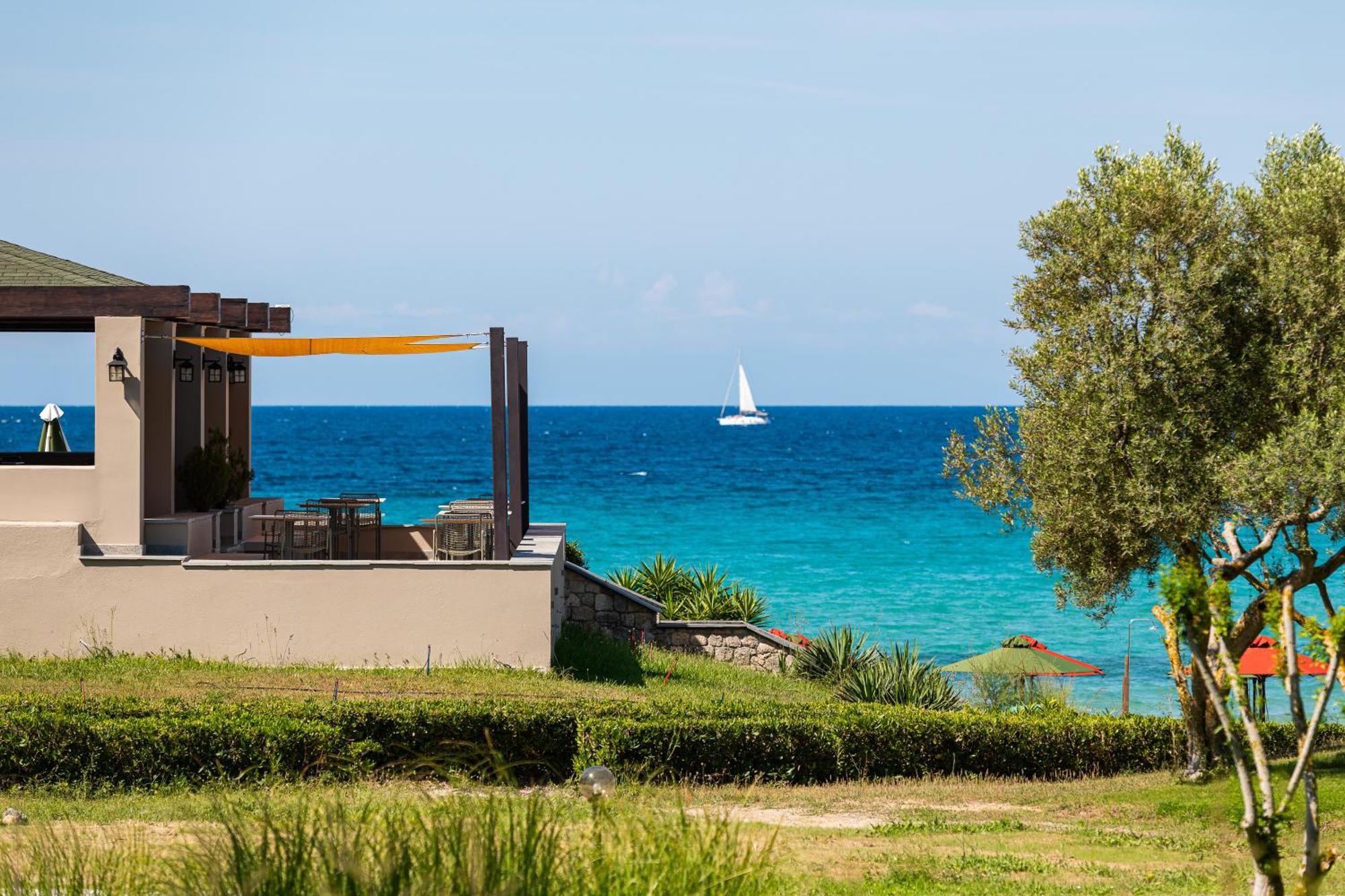 Simantro Resort Sani  Eksteriør billede View of the sea from the hotel