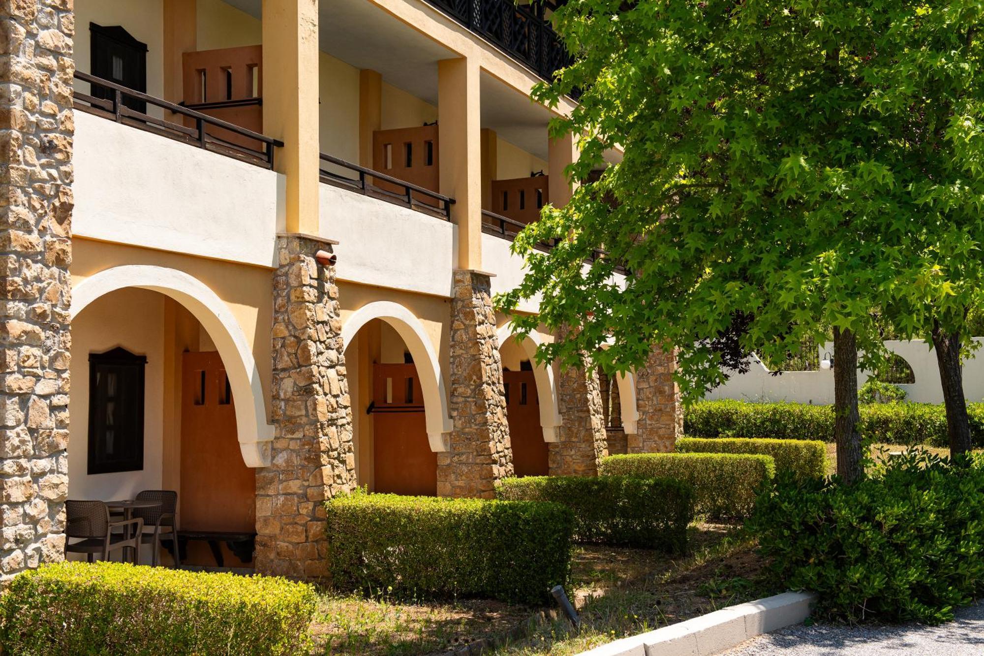 Simantro Resort Sani  Eksteriør billede The University of Patras
